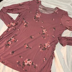 A. Glow Maternity Shirt 🔹